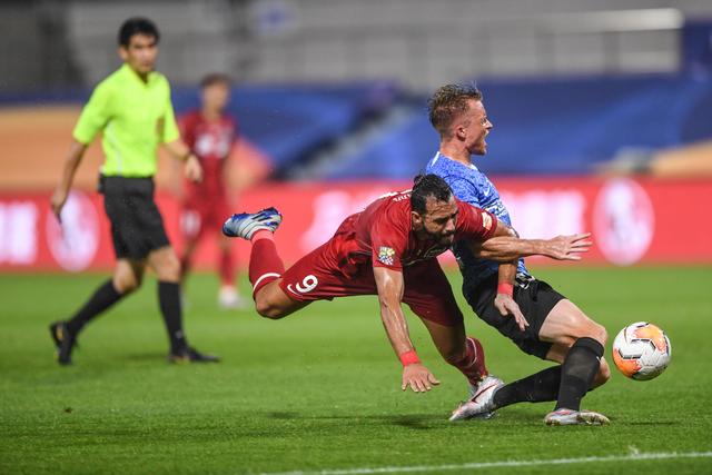 世界杯夺冠两周年，安东内拉晒梅西和金杯同框照